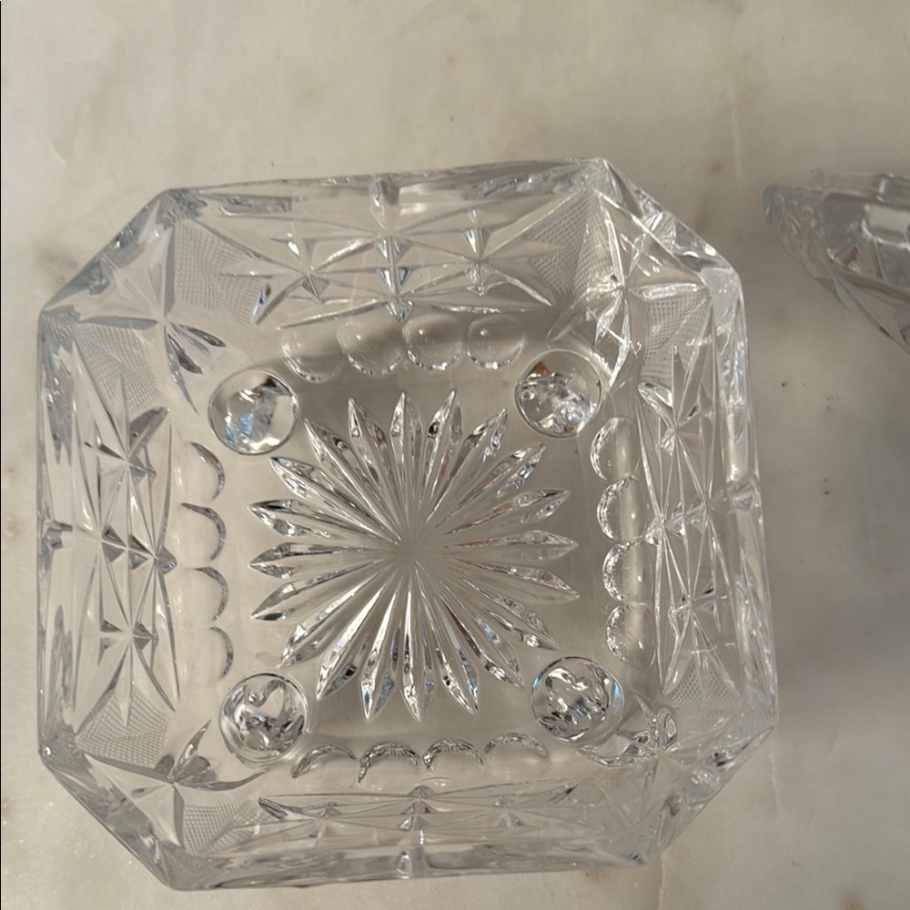 Elegant Vintage Clear Crystal Candy Dish/Bonbonniere bowl with Lid - Picture 7 of 8